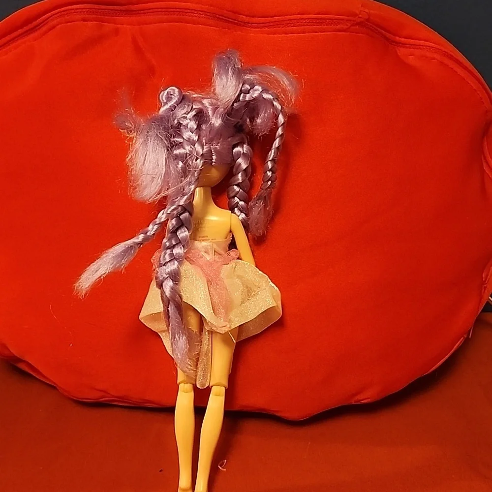 Bratz Bratzillaz Glam Gets Wicked Doll Yasmina Clairvoya - Picture 2 of 4